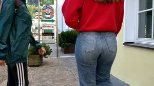 College girl shows off her big booty