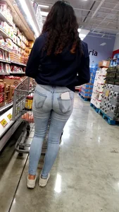 Latina babe grocery shopping in tight jeans with a nice ass