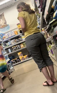 Mom with a nice phat ass