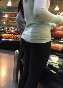 Grocery store bubble butt milf in leggings