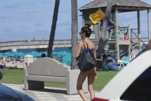 Deerfield Beach girls in bikinis