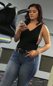 Thick brunette in tight jeans and showing some side boob
