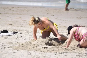 Extra thick beach girls in bikinis with big boobs