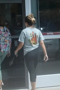 Girl going to TJ Maxx walking in the parking lot in leggings