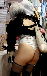 2B Cosplayer