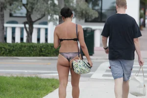 Candid Florida beach and bikini girls