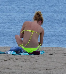 Sexy ass blonde milf on the beach in a thong with cameltoe and bending over