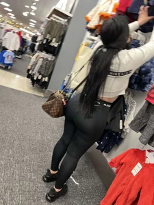 Thicc Latina in mall