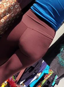 Tight booty with major vpl in leggings