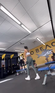 Must see! Gym babe bends over  / not OC