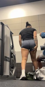 Latina loves to show her big ass