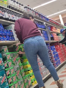 Nice ass in jeans at grocery store