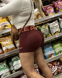 Latina with hot bubble ass in spandex shorts. OC