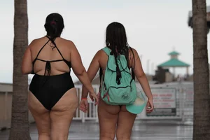Deerfield Beach girls in bikinis