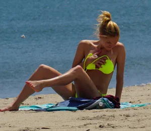 Sexy ass blonde milf on the beach in a thong with cameltoe and bending over
