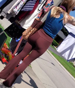 Tight booty with major vpl in leggings