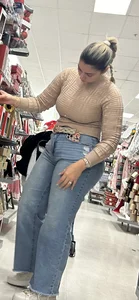 Latina baddie nice phattie in jeans‼️
