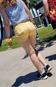 Pawg yellow Jell-O