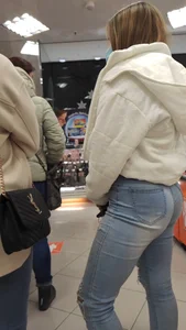 Nice jeans ass in the waiting line