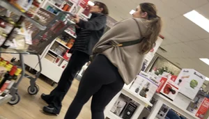 Thick white girl😮‍💨