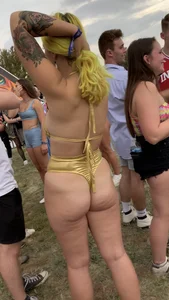 BIG SLUTTY BARE BOOTY! Bonus ugly girl crotch shot