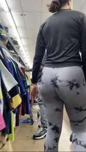 Pretty Latina has a sweet round ass that jiggle (gifs)