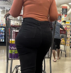 The curves on this Ebony in Black Jeans