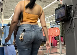 Phat Ass Puerto Rican Milf Can’t stop bending over in front of me / AE Jeans / Walmart