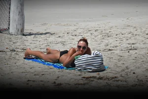 Redhead with nice tits in a bikini on the beach