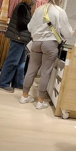 Teen booty in joggers