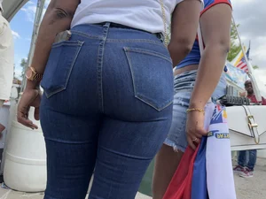 Sexy Fit Thick Round Phat Ass Bubble Booty Latin MILF