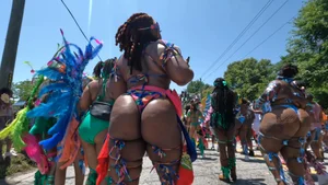 Hypnotizing Haitian Bounces Her Phat Pinballs
