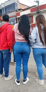 nalgas en jeans lisos