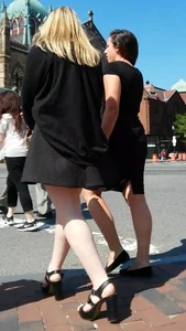 Cuties at lunch in the city