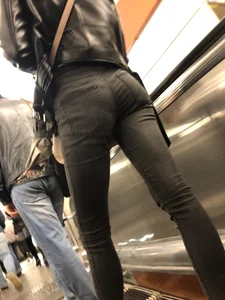 Girl in Leather Jacket and Skinny Jeans Subway Creepshots
