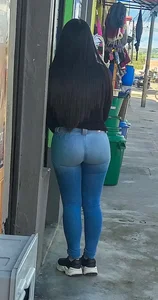 Hermoso culo en jeans apretado