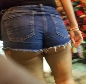 thick legs, peach in shorts