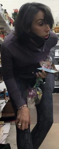 Workout GILF looking for glassware
