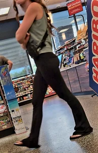 OC. Insane thigh gap from painted on leggings