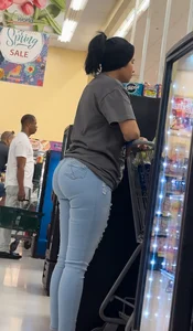 Juicy🍑 latina in tight jeans