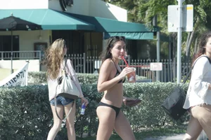 Even more hot and sexy bikini babes in Florida