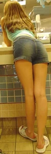 looooooong teen legs