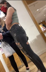 Two teens lookin for hot cream