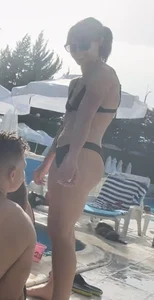 MILF booty at the pool