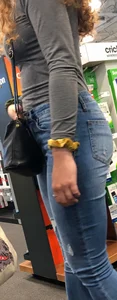 Tall chick in tight jeans at Best Buy