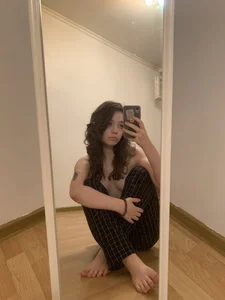 Hot Barefoot Girl Sitting on the Floor With Crossed Legs Mirror Selfie