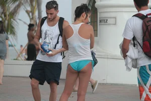 Even more hot and sexy bikini babes in Florida