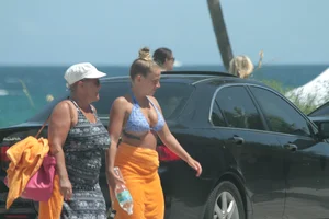 Various sexy Florida beach and bikini girls