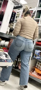 Latina baddie nice phattie in jeans‼️