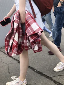 Awesome slim pale legs, candid teen in a skirt